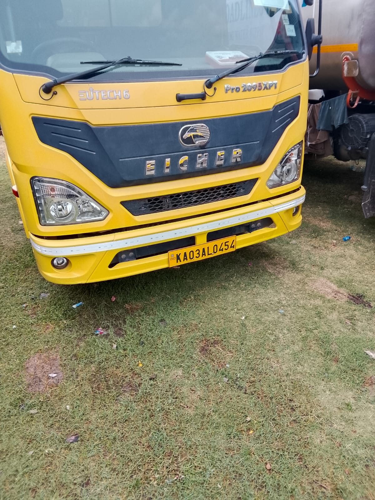 Yellow Eicher Pro 2095XPT cargo truck of The Royal Mahaveer Roadlines